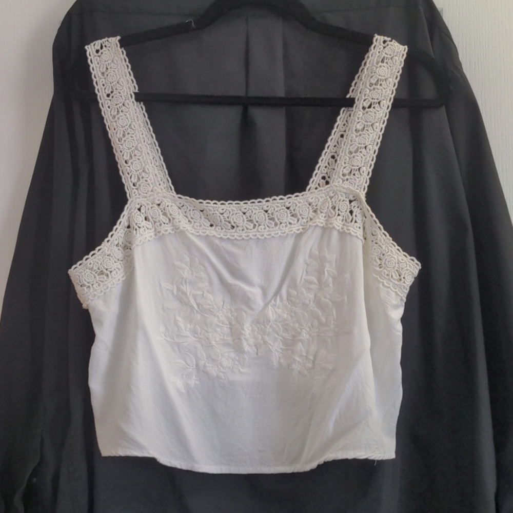 White, embroidered crop top